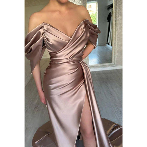 Robe de soirée longue en satin plissée à épaules dénudées chic et moderne 