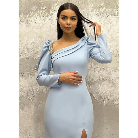 Robe de soirée longue à manches longues et perles, chic et moderne 