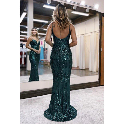 Vestido elegante y moderno de fiesta de noche con tirantes finos, escote en V y brillantes.