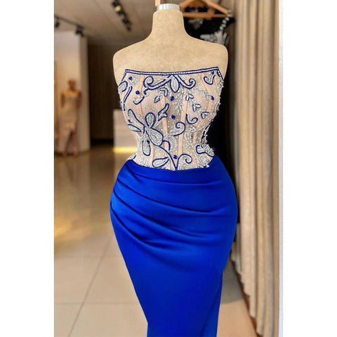 Vestido de noche elegante y moderno de satén plisado con ilusión de cuentas y sin tirantes 