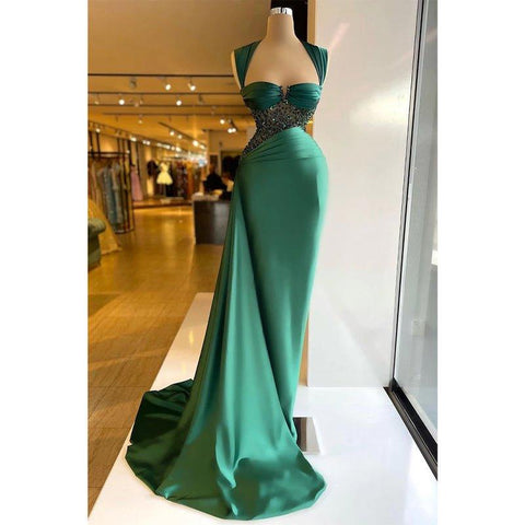 Vestido de noche elegante y moderno con tirantes, pliegues y cuentas verdes 