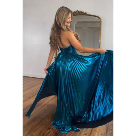 Vestido elegante moderno de fiesta de graduación con cuello halter, sin mangas, fruncido, abertura lateral, corte A largo