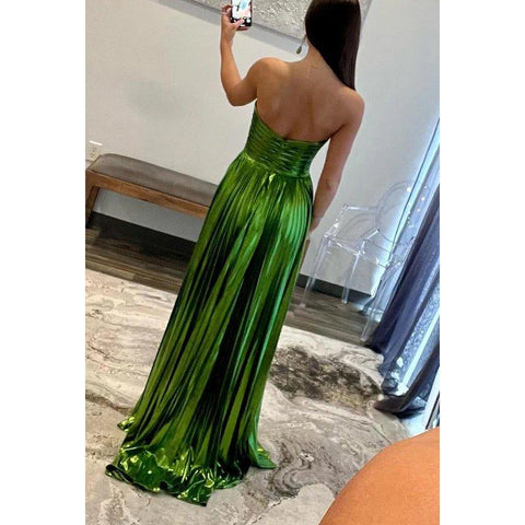 Vestido elegante y moderno de fiesta de noche con escote en V, sin mangas y abertura lateral