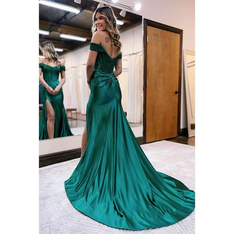 Elegante vestido de fiesta largo estilo sirena con apliques de encaje y hombros descubiertos con abertura
