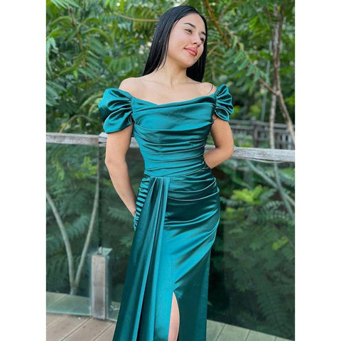 Vestido de fiesta largo azul con pliegues, hombros descubiertos y cola, elegante y sencillo 