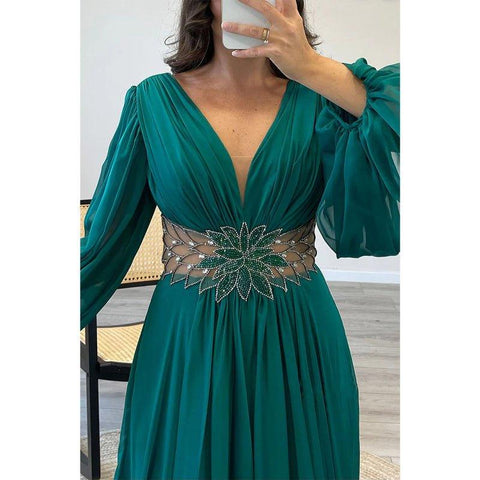 Robe de bal longue trapèze chic à col en V et manches longues avec taille perlée 