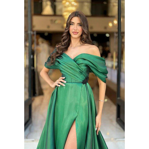 Vestido formal de fiesta clásico y atemporal con hombros descubiertos, drapeado y cuentas, corte A, con escote en V