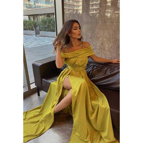 Vestido formal de fiesta clásico y atemporal con tirantes al descubierto, corte A y abertura lateral