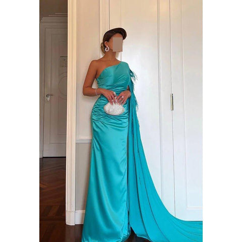 Robe de bal formelle classique et intemporelle à une épaule, fourreau et froncée