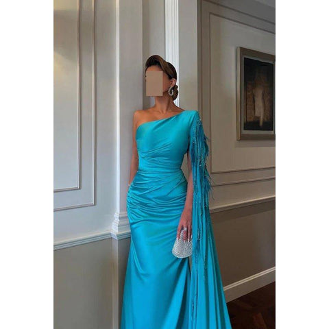 Robe de bal formelle classique et intemporelle à une épaule, fourreau et froncée