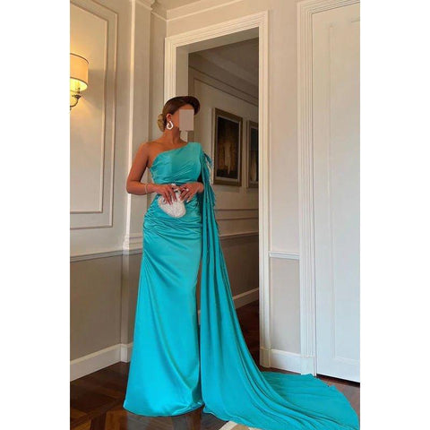 Robe de bal formelle classique et intemporelle à une épaule, fourreau et froncée