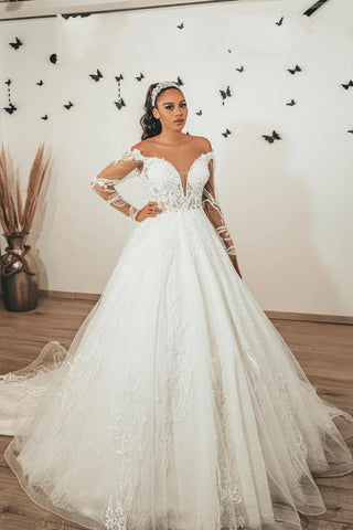 Classy Long A-Line Sweetheart Appliques Lace Tulle Wedding Dress with Sleeves