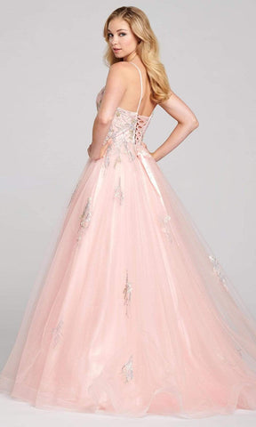 Robe trapèze vaporeuse ornée d'appliqués de dentelle