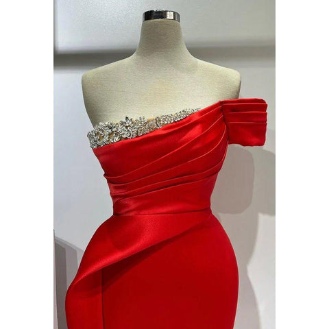 Robe de bal haute couture à épaules dénudées, manches courtes, froncée, fente latérale et strass