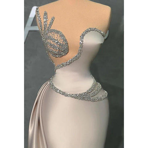 Robe de bal de fin d'année fourreau sans manches à col en V et ornements