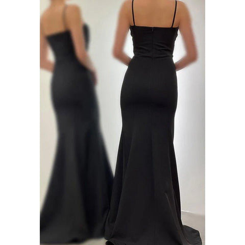 Vestido de fiesta de alta costura con tirantes finos, corte trompeta y escote corazón, con pedrería