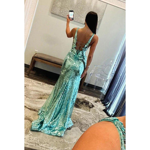 Vestido de fiesta de noche con escote en V, abertura lateral y tirantes ornamentados con abertura lateral brillante