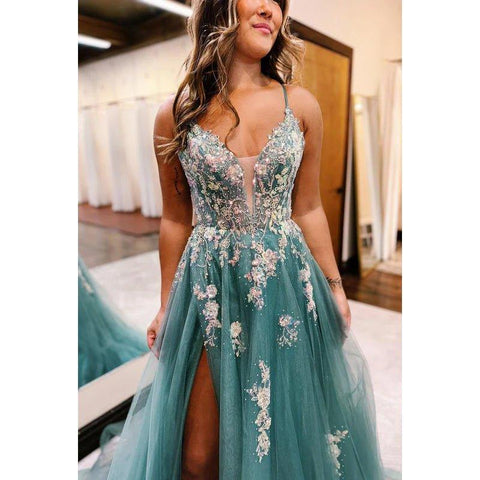 Vestido de fiesta de tul con escote en V, corte A, tirantes cruzados y apliques, de alta costura y ornamentado.