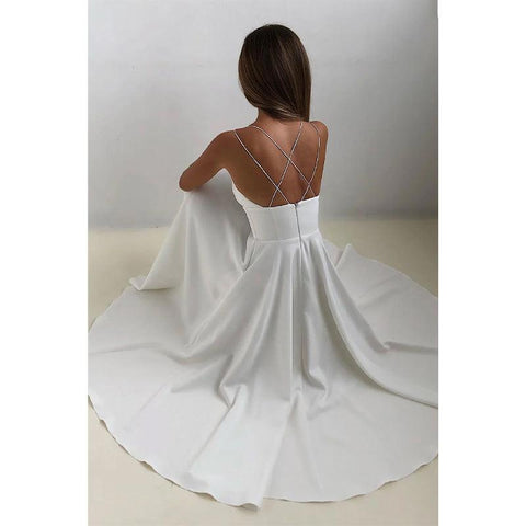 Vestido de fiesta sencillo con escote en V y tirantes finos 