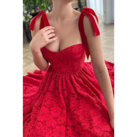 Robe de soirée en dentelle bordeaux avec poches 