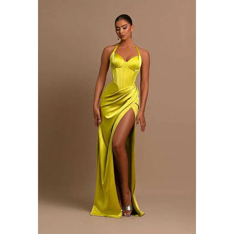 Vestido de noche largo fruncido con escote halter y escote corazón con abertura en el muslo