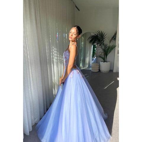 Robe de bal longue trapèze à bretelles spaghetti et col en V avec appliques