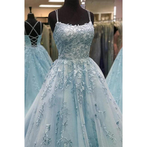 Robe de bal longue trapèze unique à bretelles croisées et décolleté plongeant en tulle bleu ciel