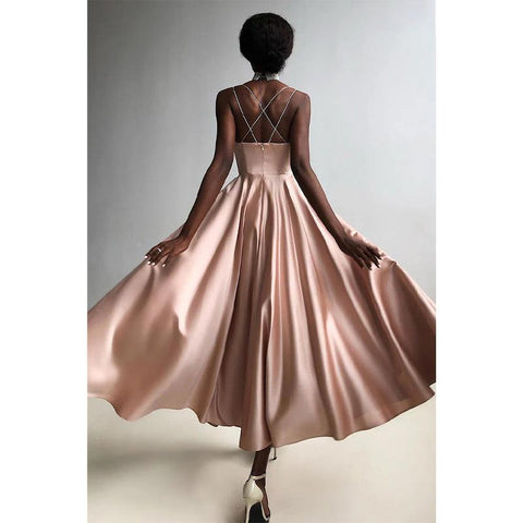 Vestido de fiesta sencillo con escote en V y tirantes finos 