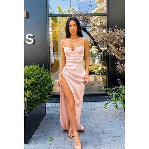 Robe de soirée longue froncée à bretelles spaghetti et fente 