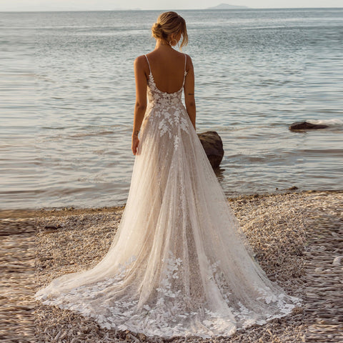 Robe de mariée tendance VIKTORIA pour la mariée, décolleté cœur, bretelles spaghetti, boutons, robe de mariée femme, personnalisation possible