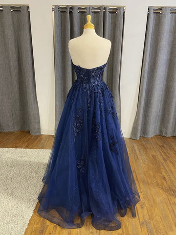 Robe de bal longue bleu marine en tulle et dentelle dos nu, coupe trapèze, dos nu