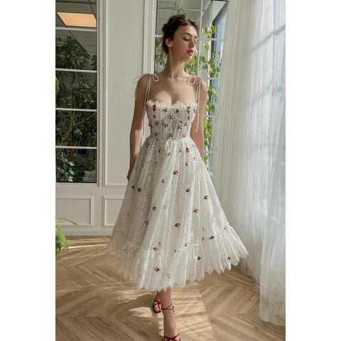 Vestido de fiesta de noche con tirantes finos, apliques de encaje transparente, corte A, largo hasta la rodilla 