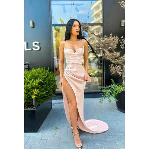 Vestido de noche largo fruncido con tirantes finos y abertura para fiesta de graduación