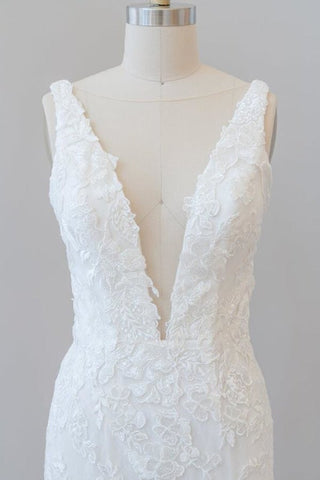 Deep V-neck Appliques Tulle Mermaid Elegant Wedding Dresses