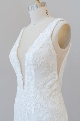 Deep V-neck Appliques Tulle Mermaid Elegant Wedding Dresses