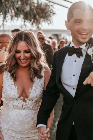 Designer V-Neck Sleeveless Mermaid Wedding Dresses With Lace