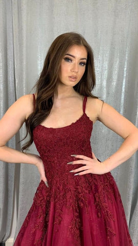 Robe de bal longue en tulle bordeaux et dentelle, coupe trapèze, Y1546