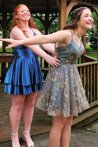 Lindo vestido corto gris de tirantes finos estilo A para baile de bienvenida con bordado