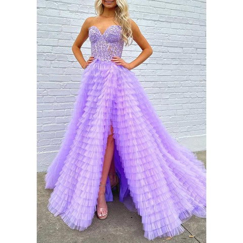 Robe de soirée trapèze en tulle sans bretelles avec appliques et fente latérale 