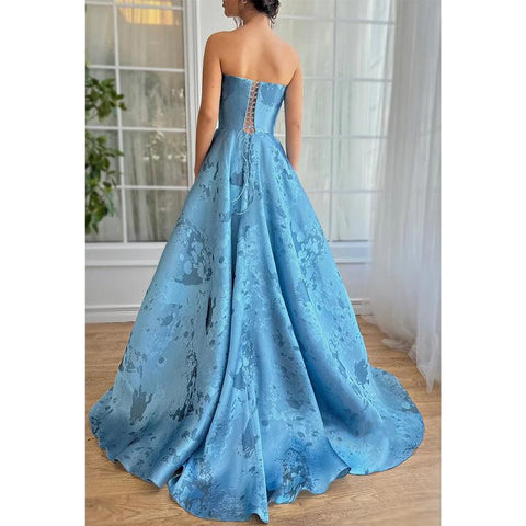 Robe de soirée en satin, coupe trapèze, sans bretelles, avec fente latérale 