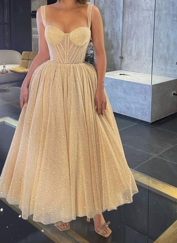 Robe de bal trapèze en tulle scintillant à décolleté cœur