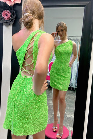 Vestido corto verde de lentejuelas ajustado de un solo hombro para fiesta de bienvenida