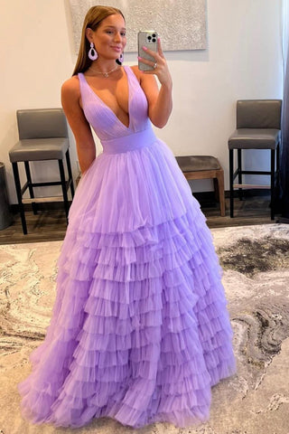 Robe de bal violette à décolleté plongeant et volants