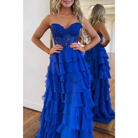 Vestido de noche de fiesta con escote en forma de A, sin tirantes y apliques en capas 