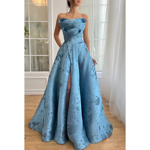 Robe de soirée en satin, coupe trapèze, sans bretelles, avec fente latérale 