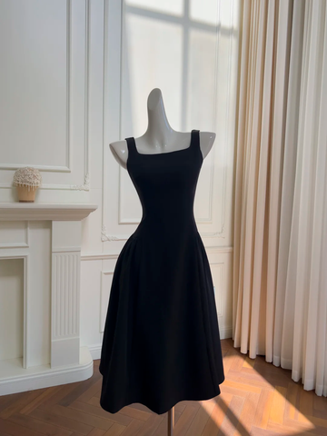 Elegante vestido de fiesta negro de satén con escote cuadrado, corte en A, modelo Y8589