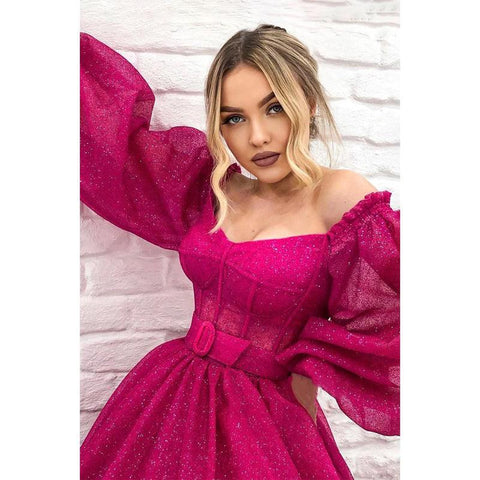 Robe de bal scintillante unique à épaules dénudées et manches mi-longues 