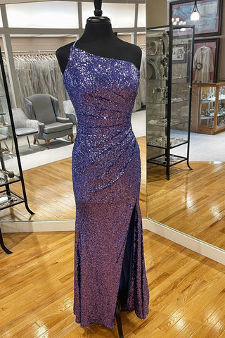 Robe de bal sirène asymétrique à sequins avec fente.