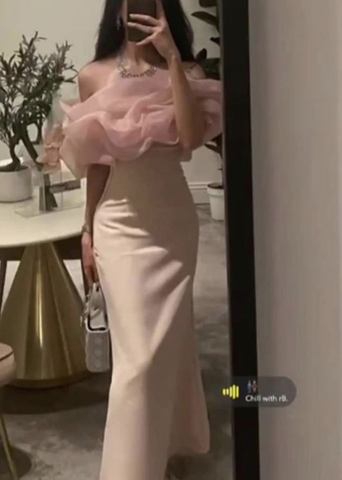 Elegante vestido largo de noche con hombros descubiertos y corte recto, estilo tubo, con pliegues, modelo Y7594