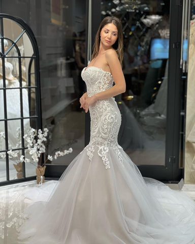 Elegant Floor Length Sweetheart Sleeveless Mermaid Lace Wedding Dress with Appliques